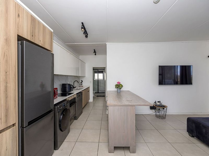 Apartment For Sale in Sandown - Photo 8