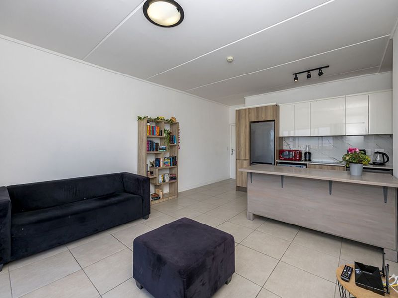Apartment For Sale in Sandown - Photo 4