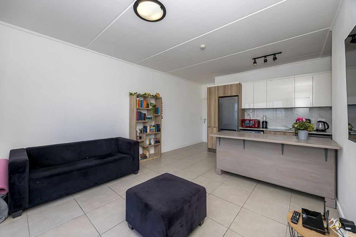 Apartment For Sale in Sandown - Photo 4