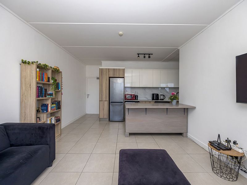 Apartment For Sale in Sandown - Photo 6