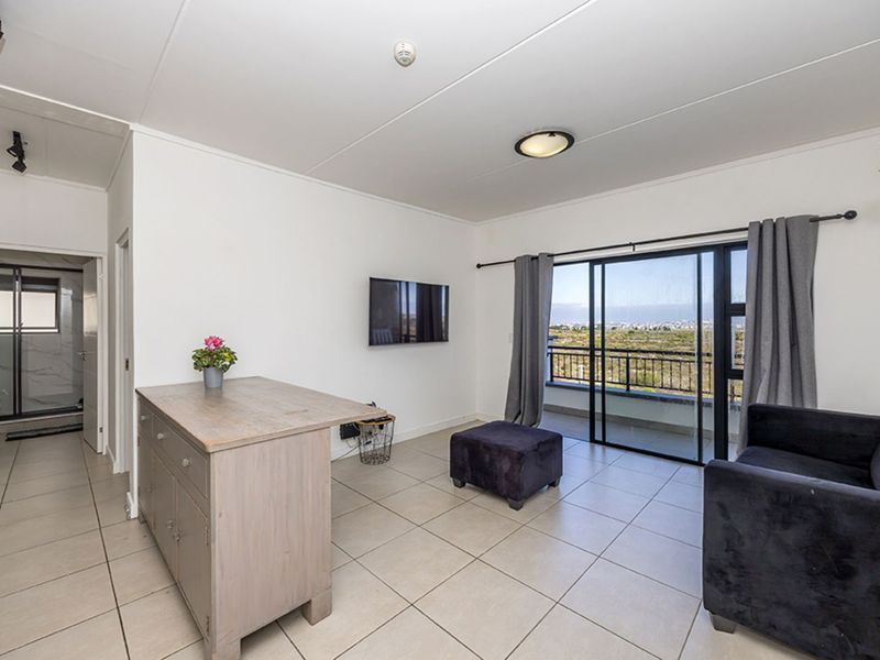 Apartment For Sale in Sandown - Photo 2