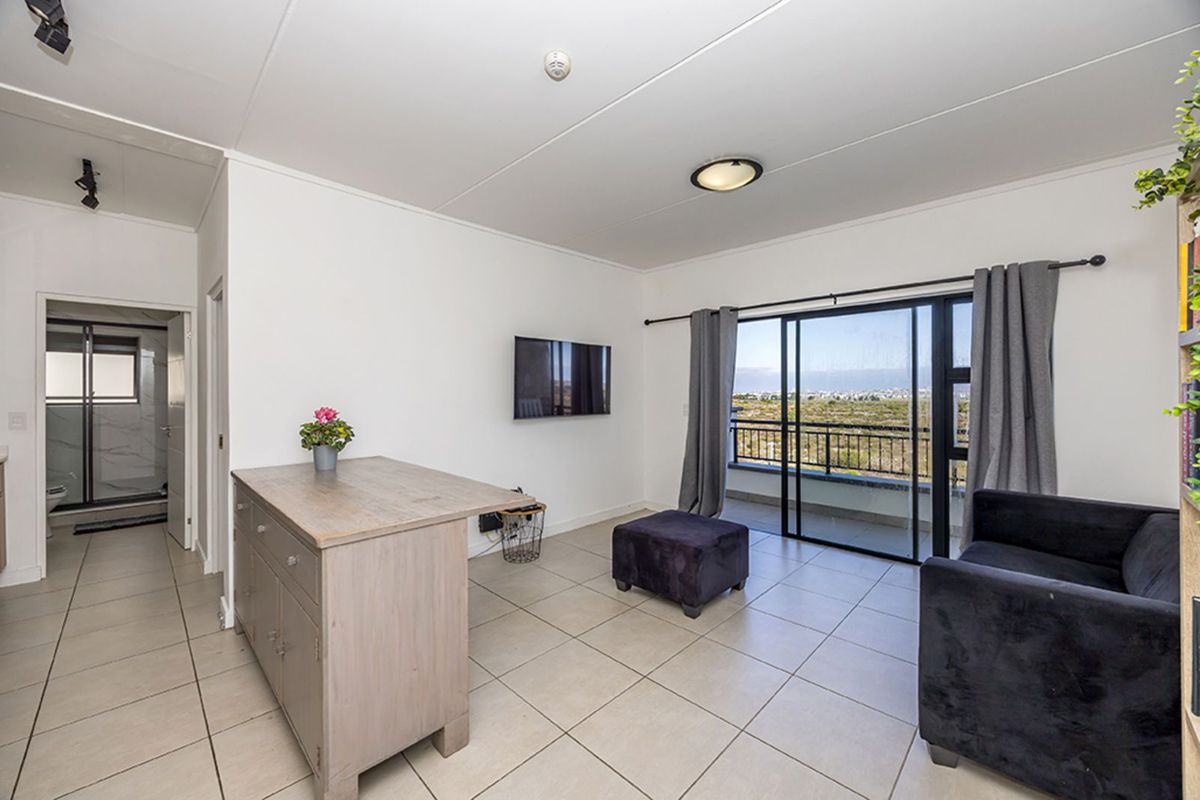 Apartment For Sale in Sandown - Photo 2