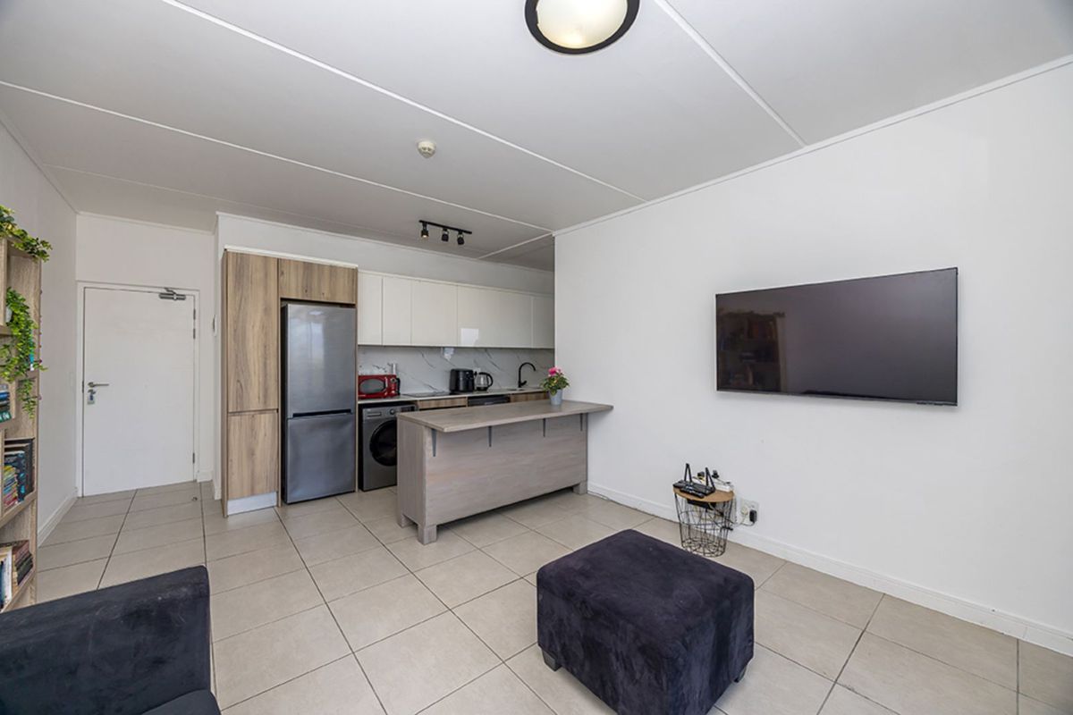 Apartment For Sale in Sandown - Photo 5