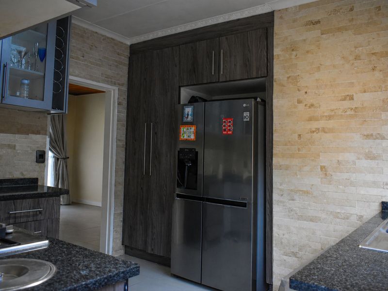 House For Sale in Wilro Park - Photo 10