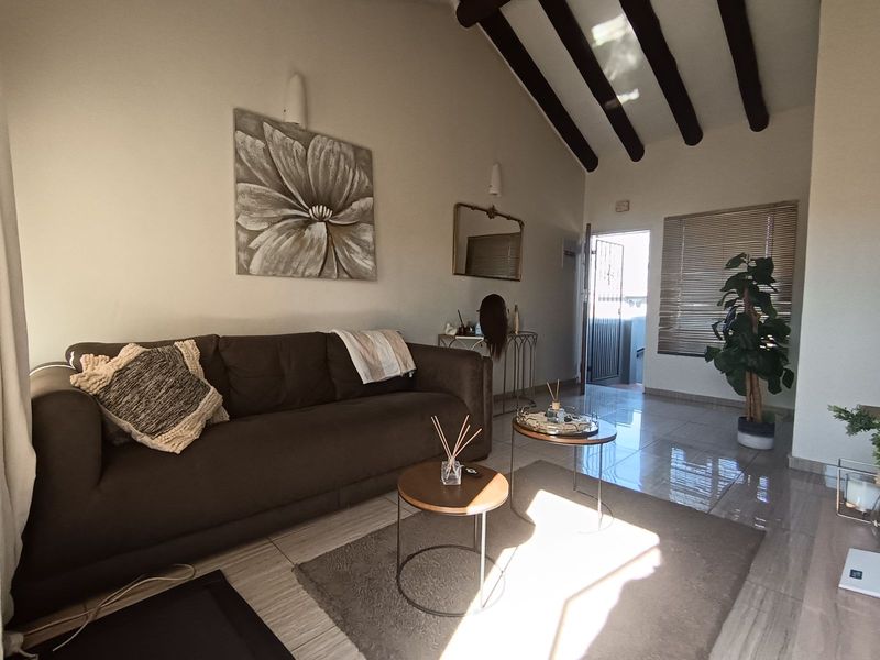 Apartment For Sale in Northgate - Photo 2