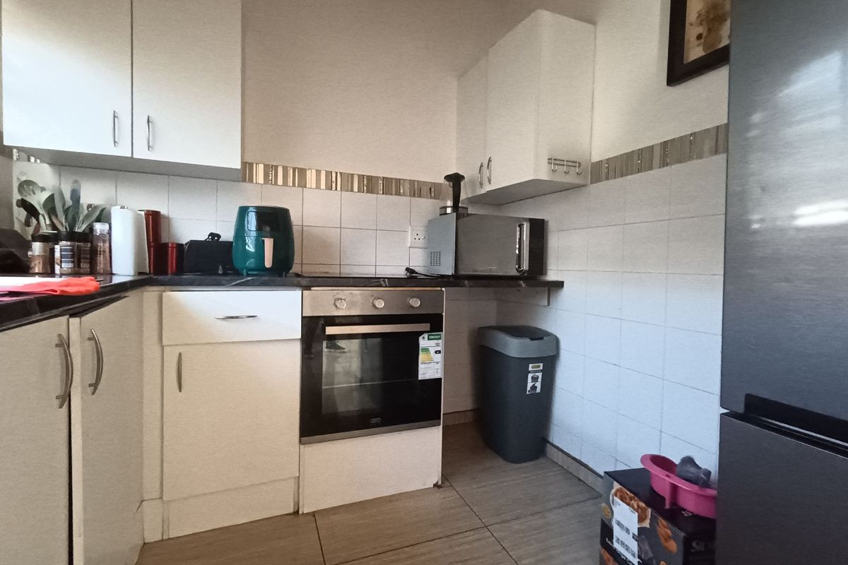 Apartment For Sale in Northgate - Photo 4