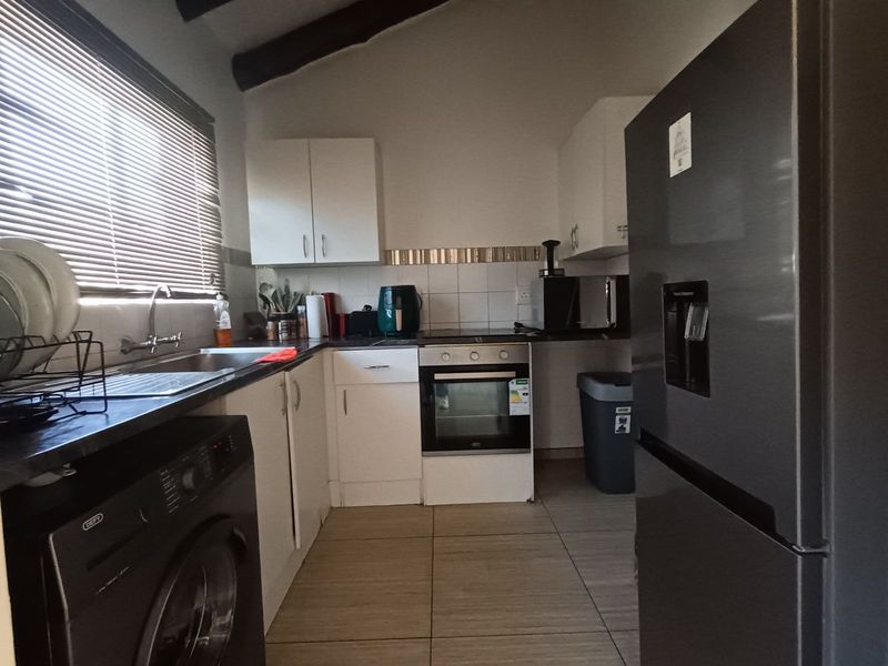 Apartment For Sale in Northgate - Photo 3