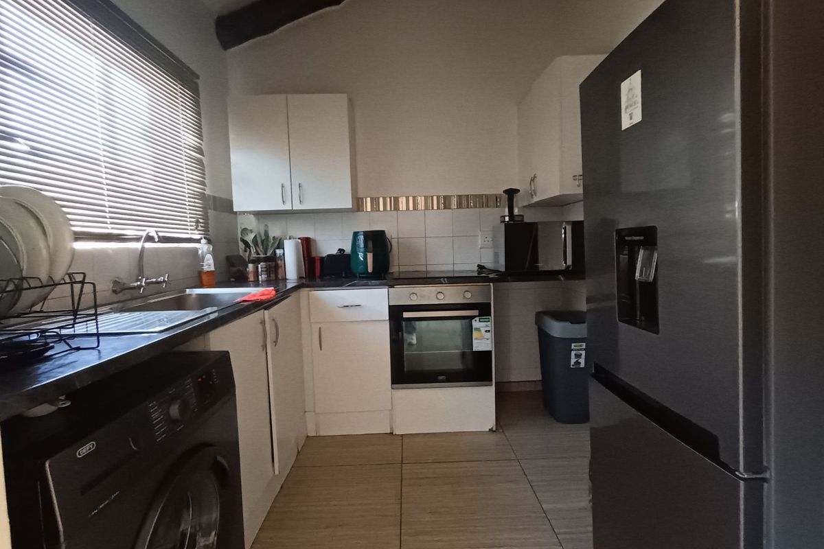 Apartment For Sale in Northgate - Photo 3