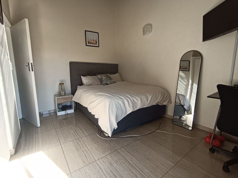 Apartment For Sale in Northgate - Photo 5