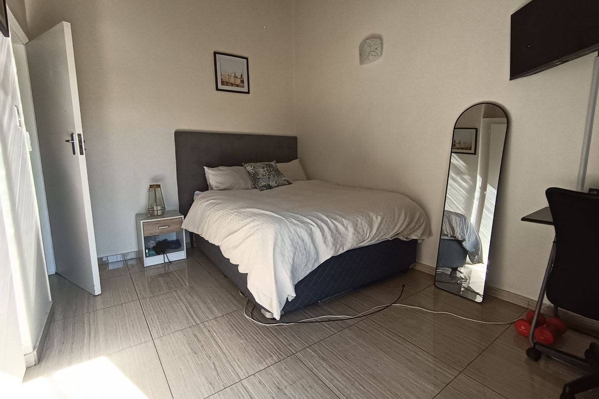 Apartment For Sale in Northgate - Photo 5