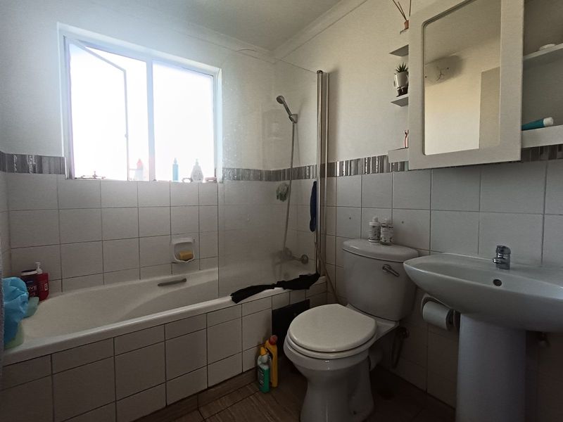Apartment For Sale in Northgate - Photo 10