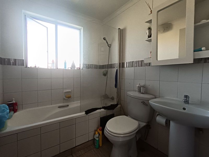 Apartment For Sale in Northgate - Photo 9