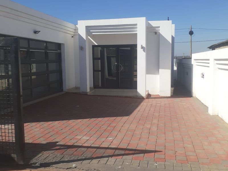 House For Sale in Hammanskraal Central - Photo 1