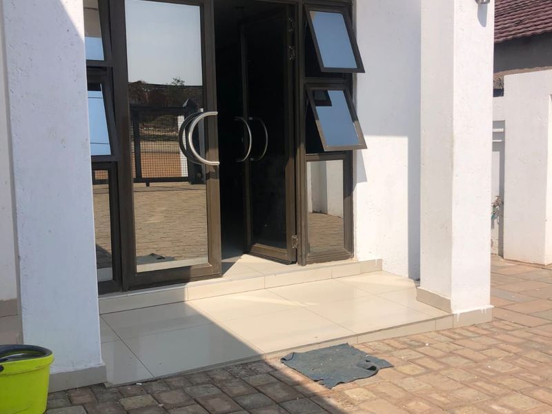 House For Sale in Hammanskraal Central - Photo 4