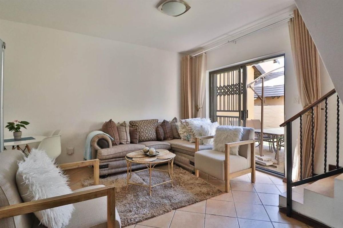 Townhouse For Sale in Carlswald - Photo 4