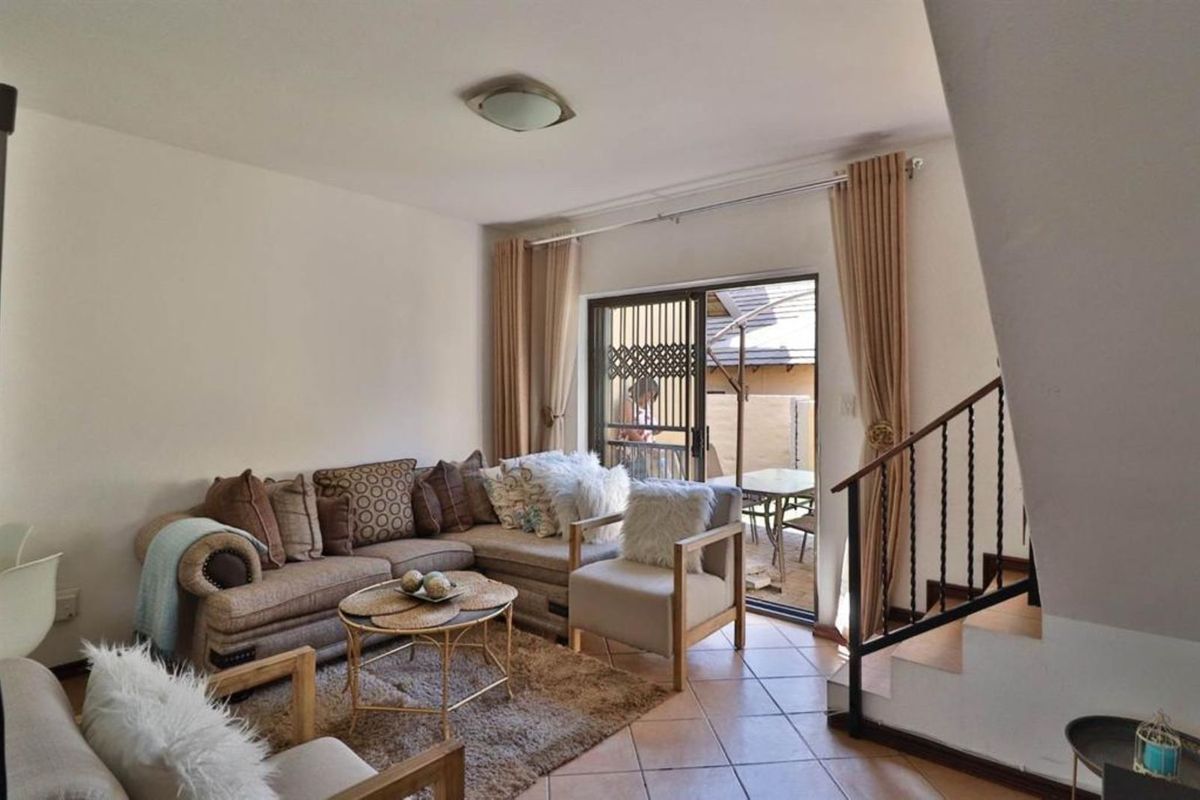 Townhouse For Sale in Carlswald - Photo 2