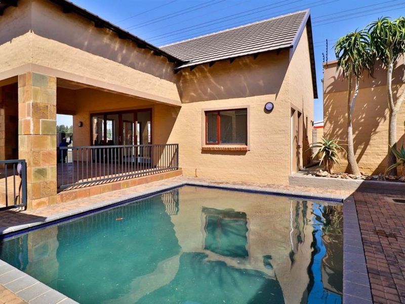 Townhouse For Sale in Carlswald - Photo 7