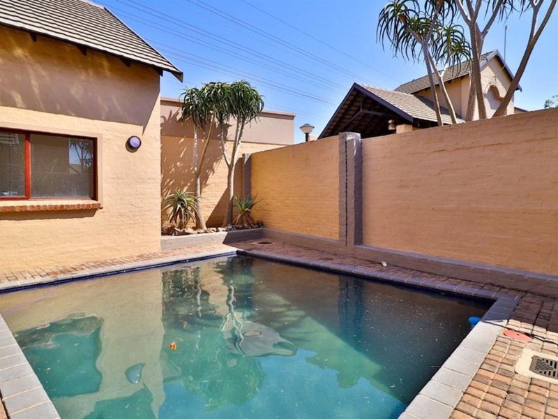 Townhouse For Sale in Carlswald - Photo 6