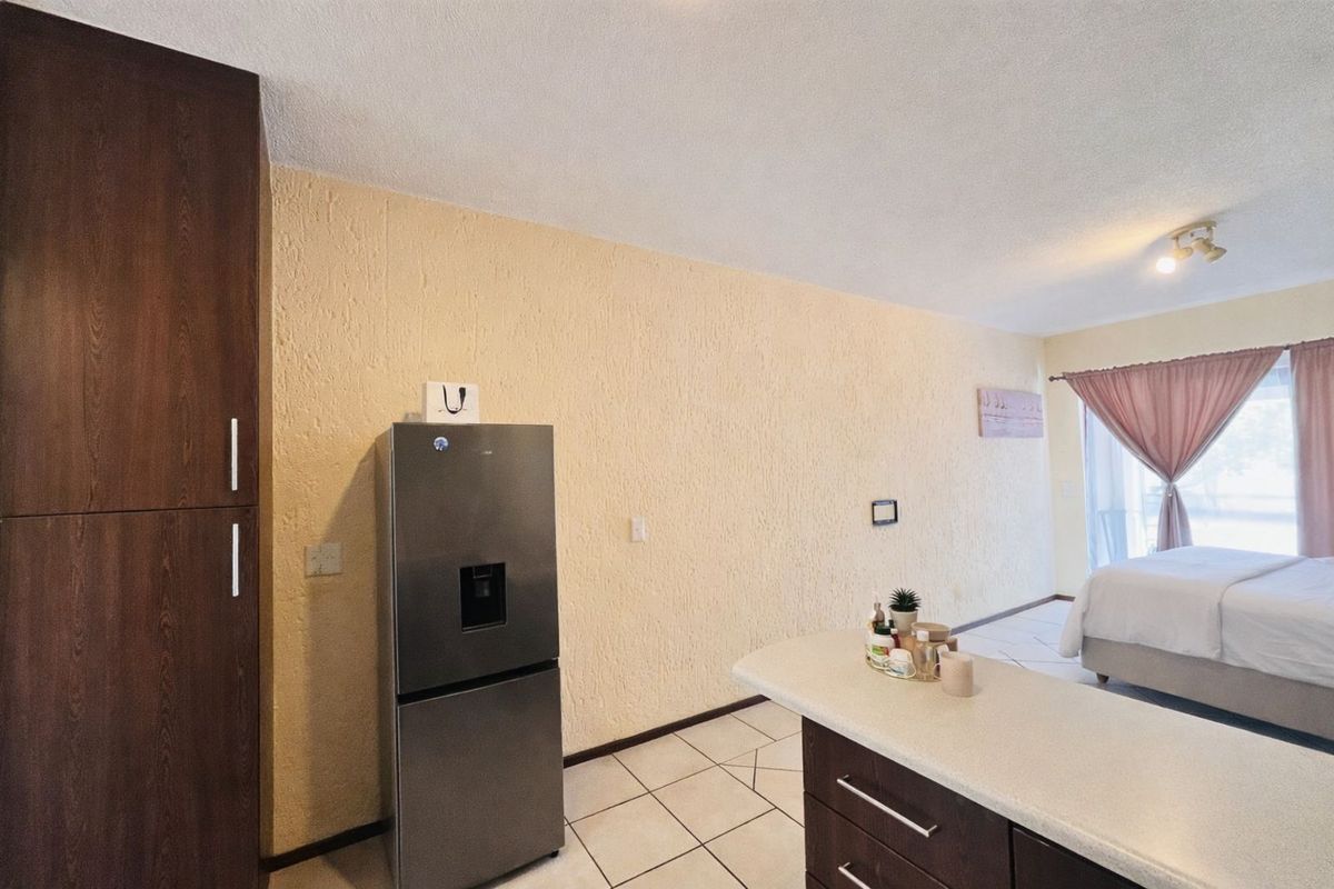 Apartment For Sale in Lonehill - Photo 2