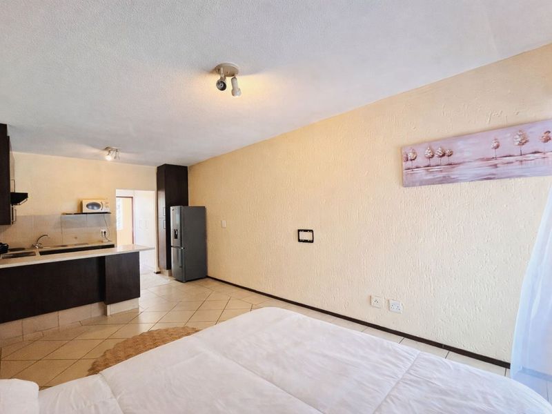 Apartment For Sale in Lonehill - Photo 4