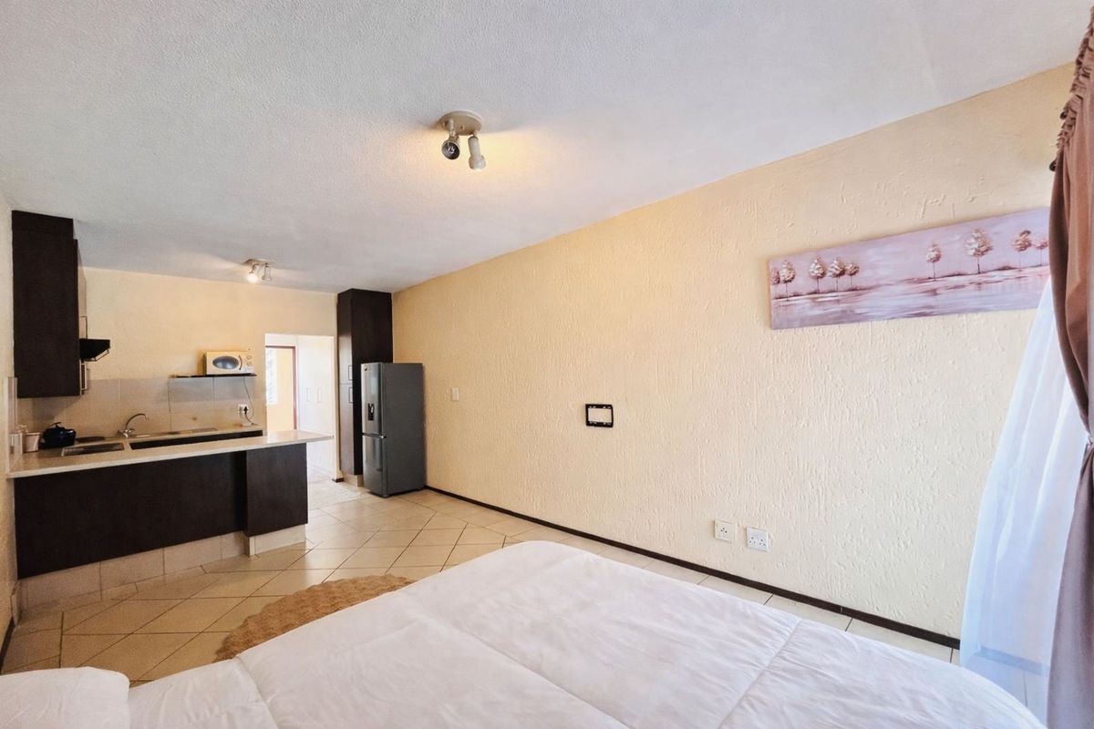 Apartment For Sale in Lonehill - Photo 4