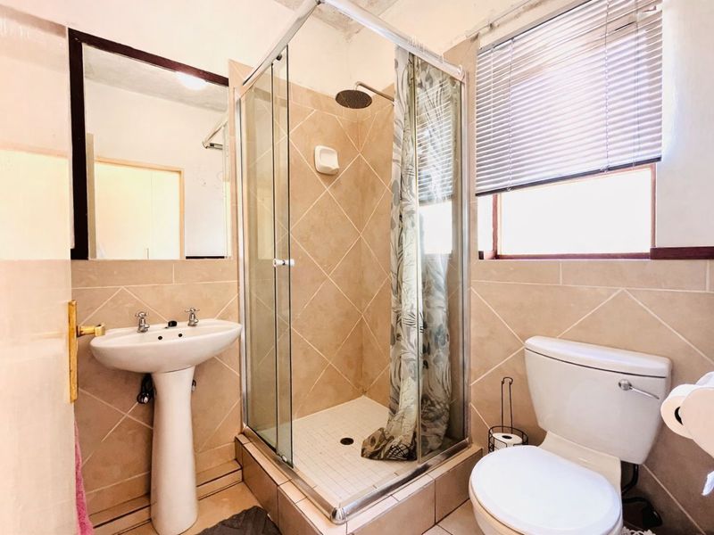 Apartment For Sale in Lonehill - Photo 5