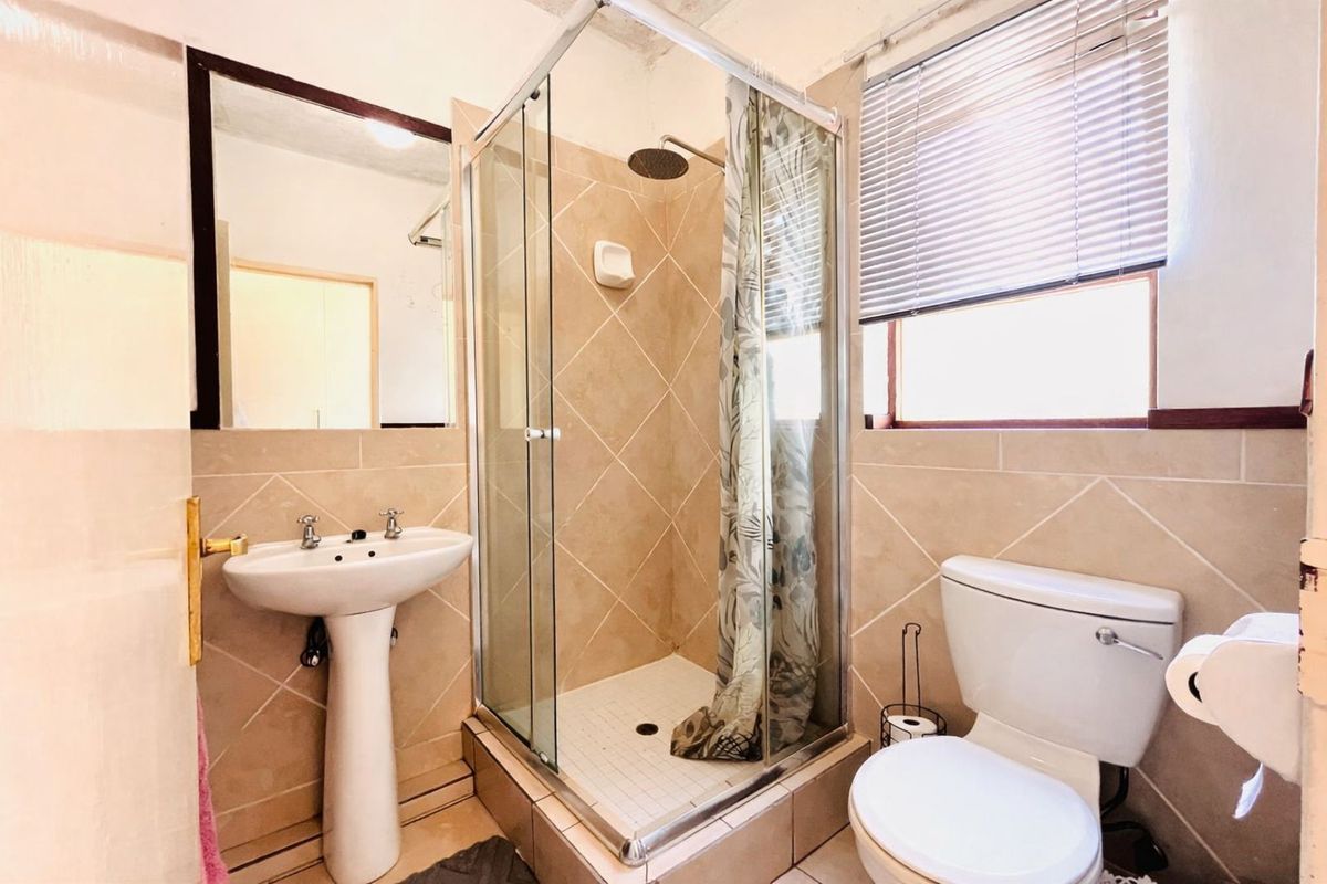 Apartment For Sale in Lonehill - Photo 5