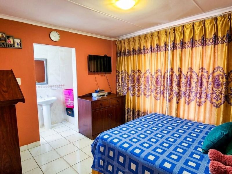 House For Sale in Soshanguve Ext - Photo 6
