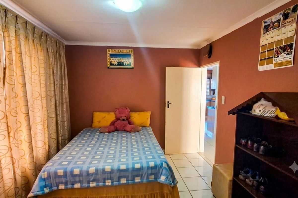 House For Sale in Soshanguve Ext - Photo 5