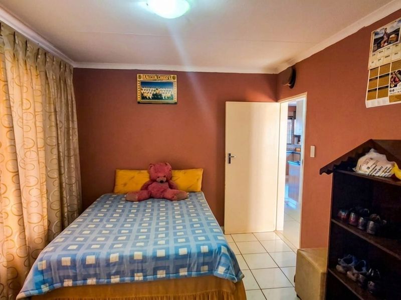 House For Sale in Soshanguve Ext - Photo 5