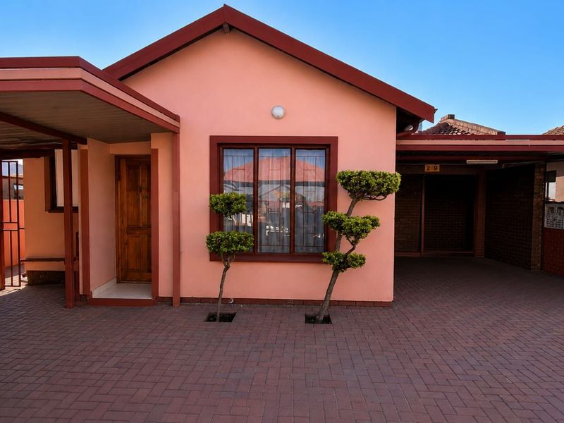 House For Sale in Soshanguve Ext - Photo 2