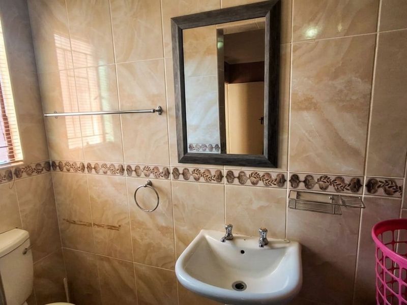 House For Sale in Soshanguve Ext - Photo 9