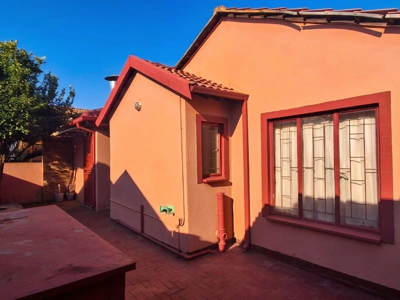 House For Sale in Soshanguve Ext - Photo 10
