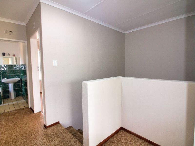 Townhouse To Rent in Randpark Ridge - Photo 7