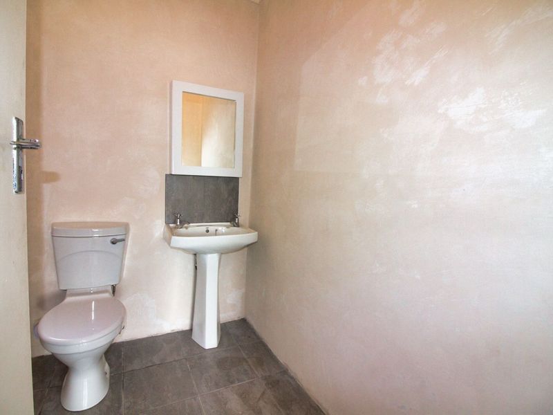 Townhouse To Rent in Randpark Ridge - Photo 10