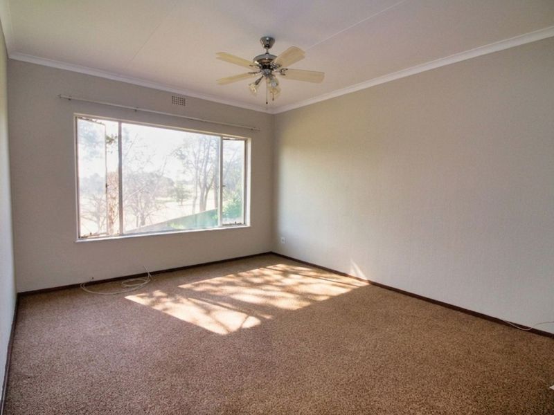 Townhouse To Rent in Randpark Ridge - Photo 8