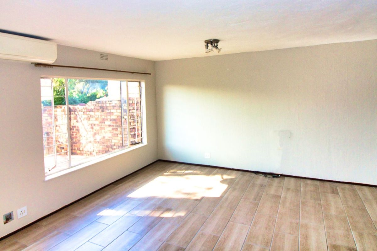 Townhouse To Rent in Randpark Ridge - Photo 2