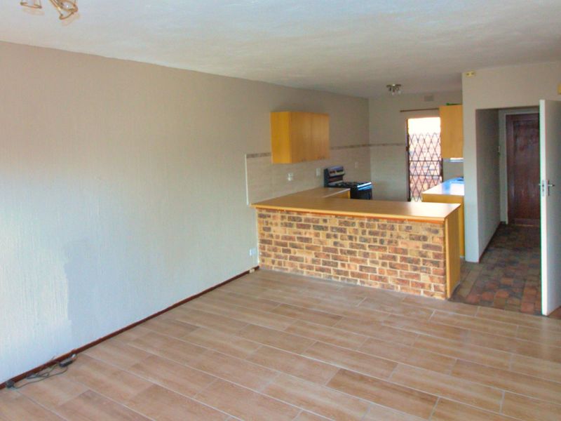 Townhouse To Rent in Randpark Ridge - Photo 4