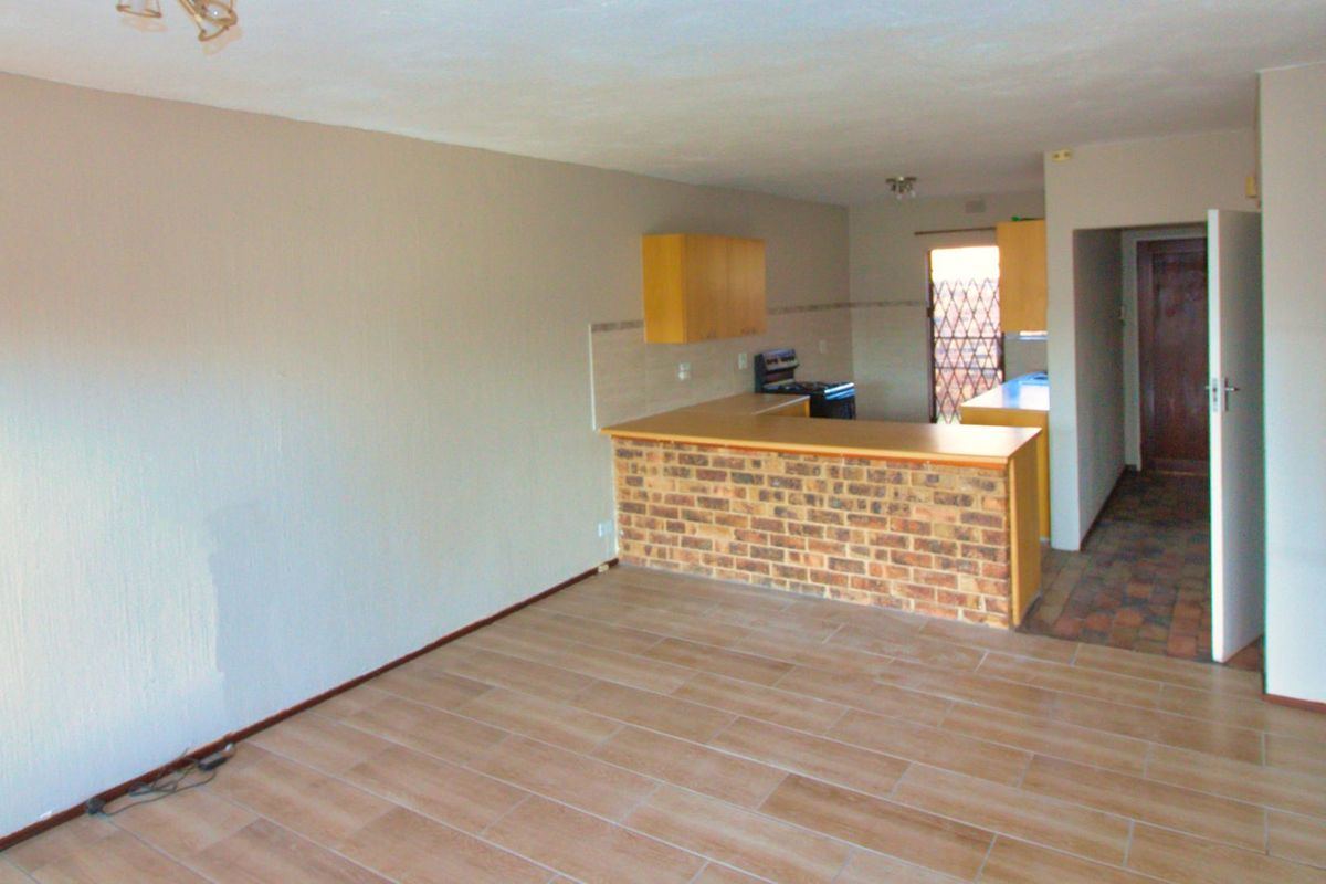 Townhouse To Rent in Randpark Ridge - Photo 4