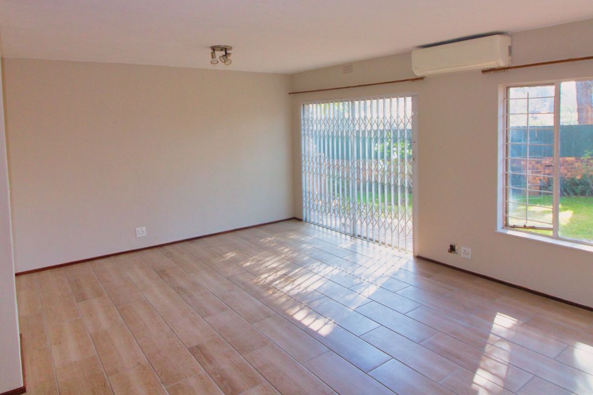 Townhouse To Rent in Randpark Ridge - Photo 3