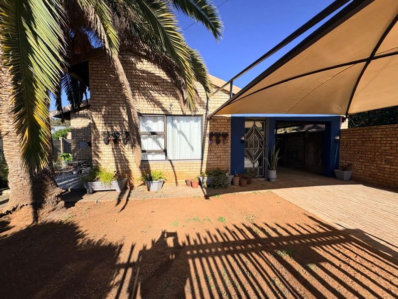 House For Sale in Beaconsfield - Photo 1