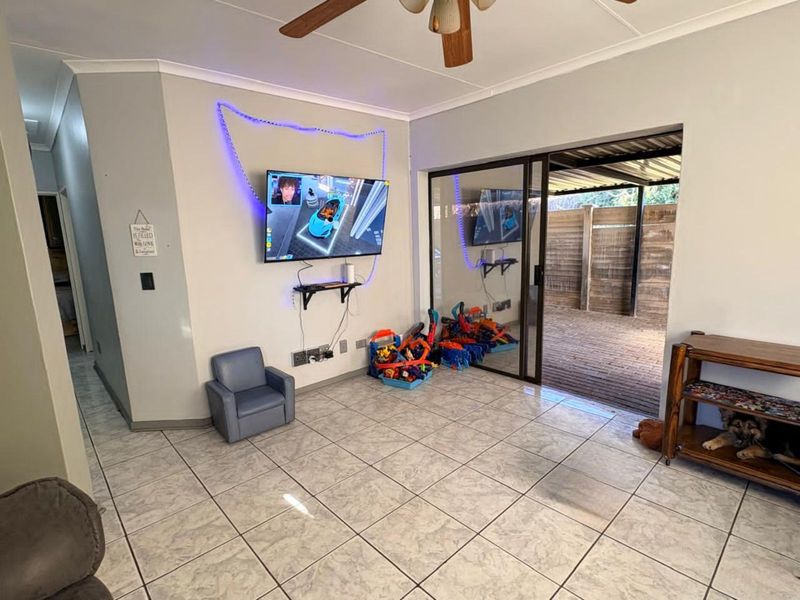 House For Sale in Beaconsfield - Photo 5