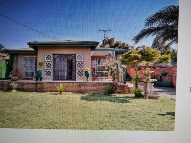 House For Sale in Pretoria Gardens - Photo 2
