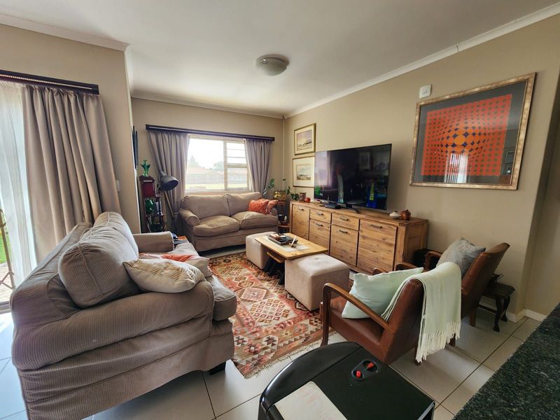 Townhouse For Sale in Hadison Park - Photo 3