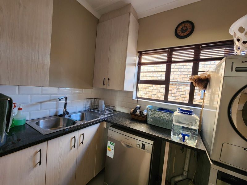 Townhouse For Sale in Hadison Park - Photo 9