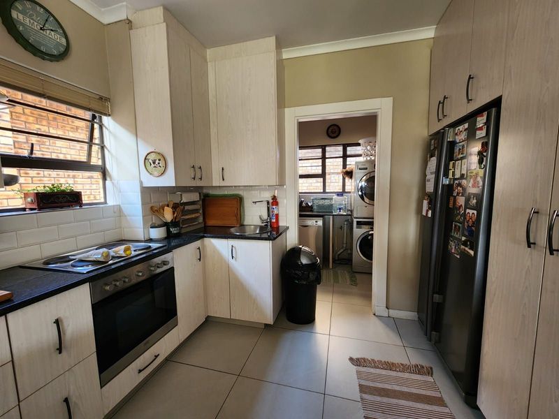 Townhouse For Sale in Hadison Park - Photo 8