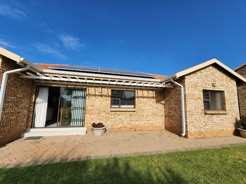 Townhouse For Sale in Hadison Park - Photo 1