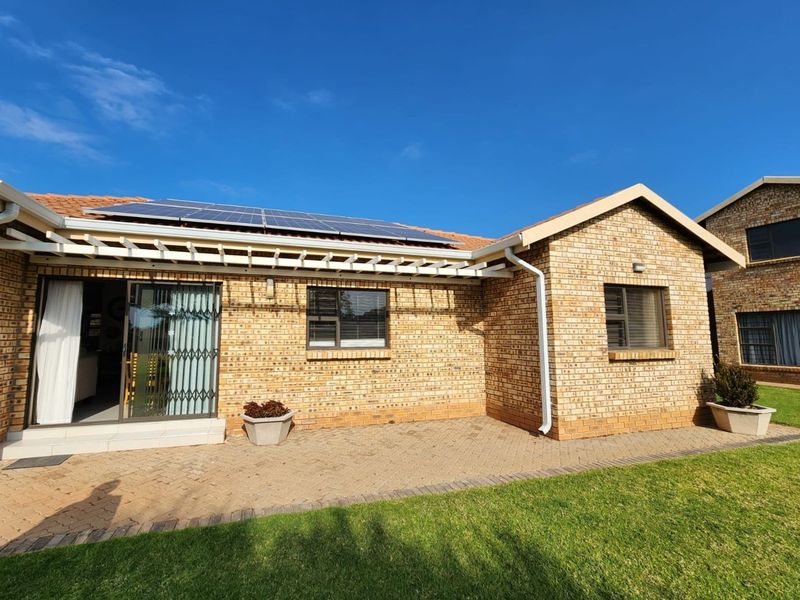 Townhouse For Sale in Hadison Park - Photo 2