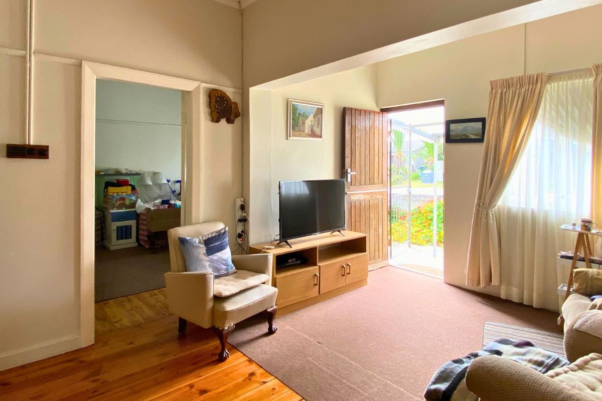 House For Sale in Gansbaai Central - Photo 4