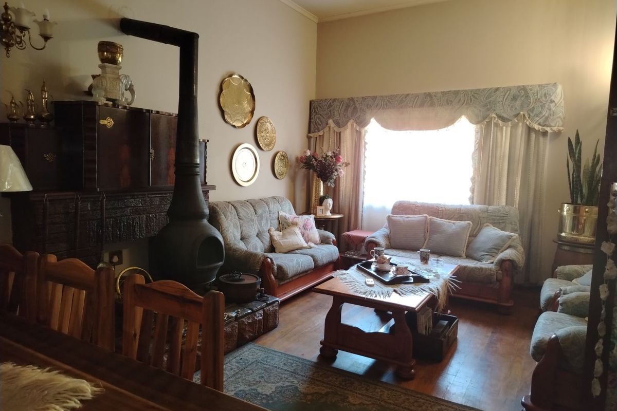 House For Sale in Graaff-Reinet Central - Photo 4